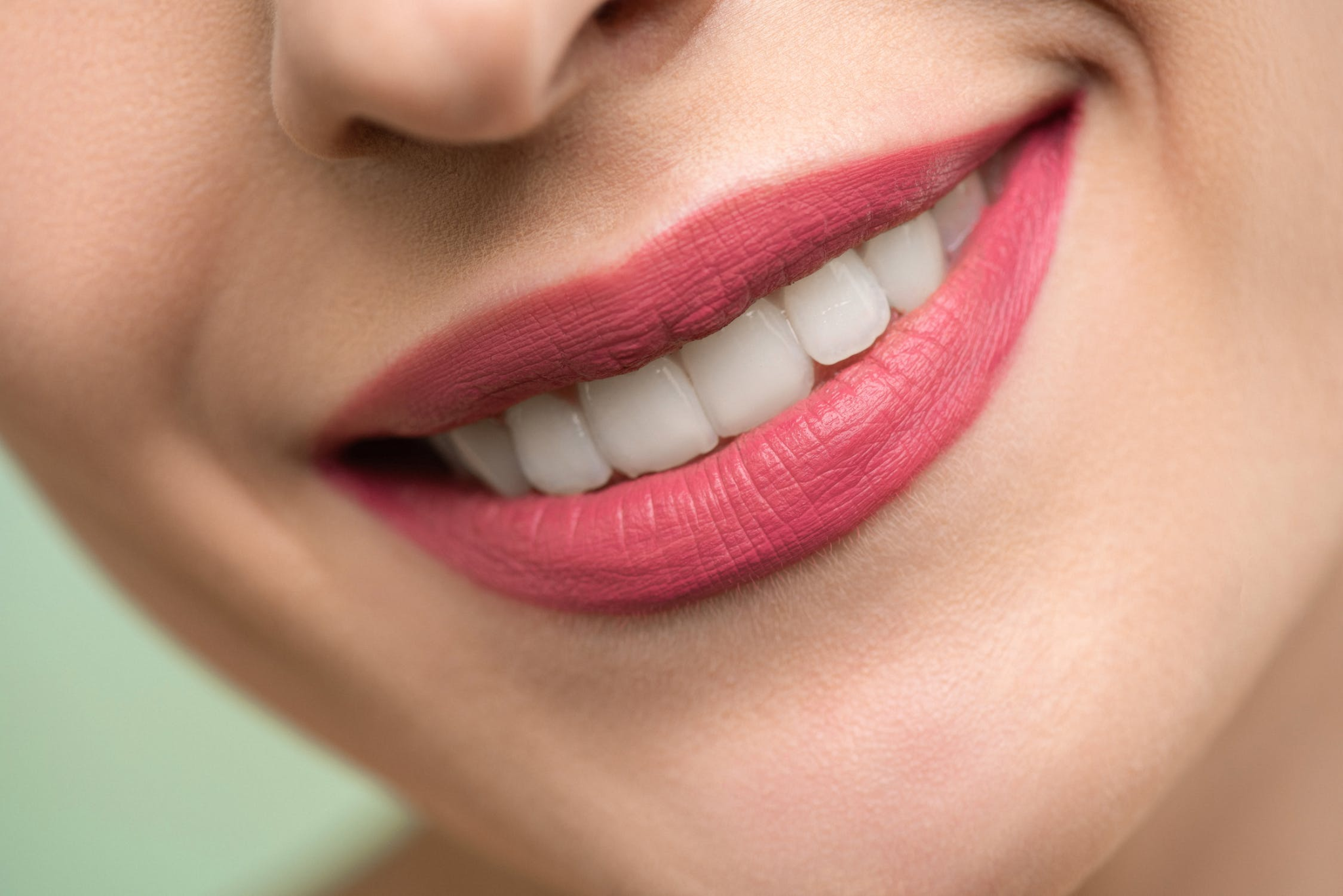 How an Oral Hygiene Service Benefits Your Smile